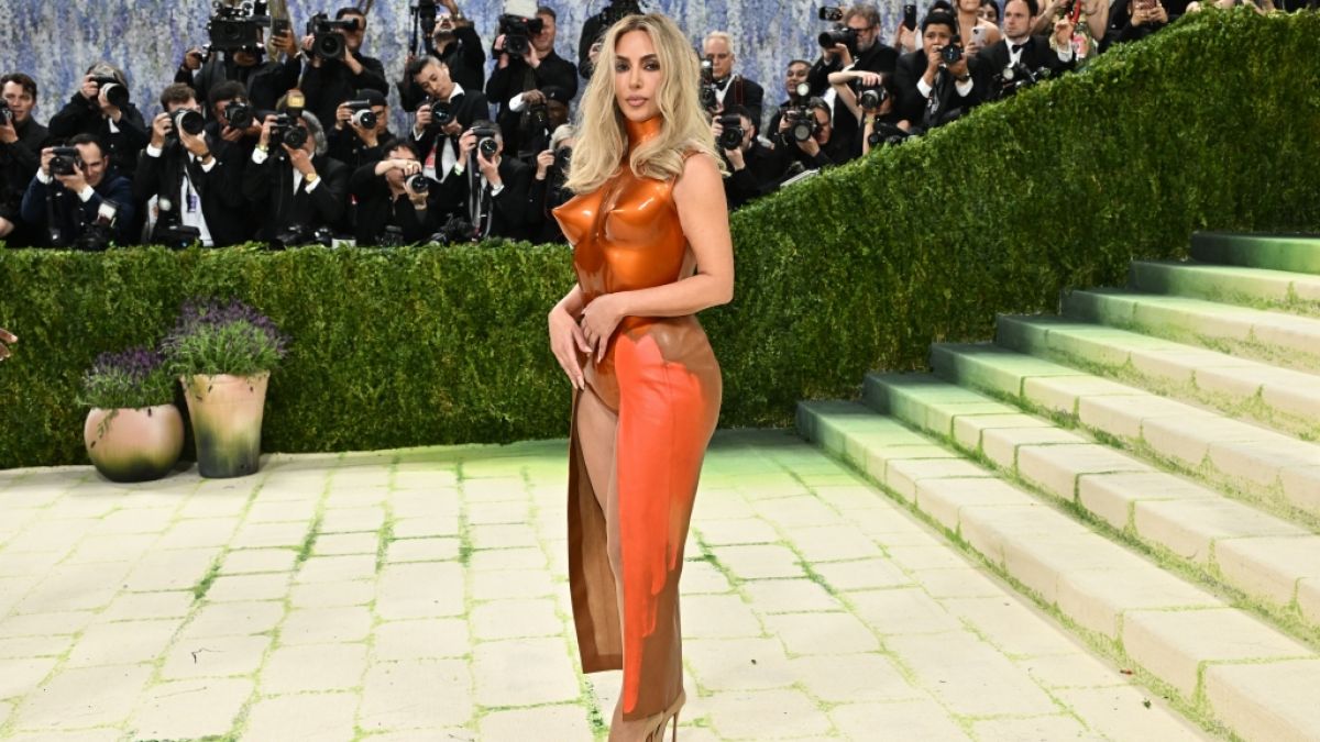 Kim Kardashian ausnahmsweise einmal mit blonden Haaren. (Foto)