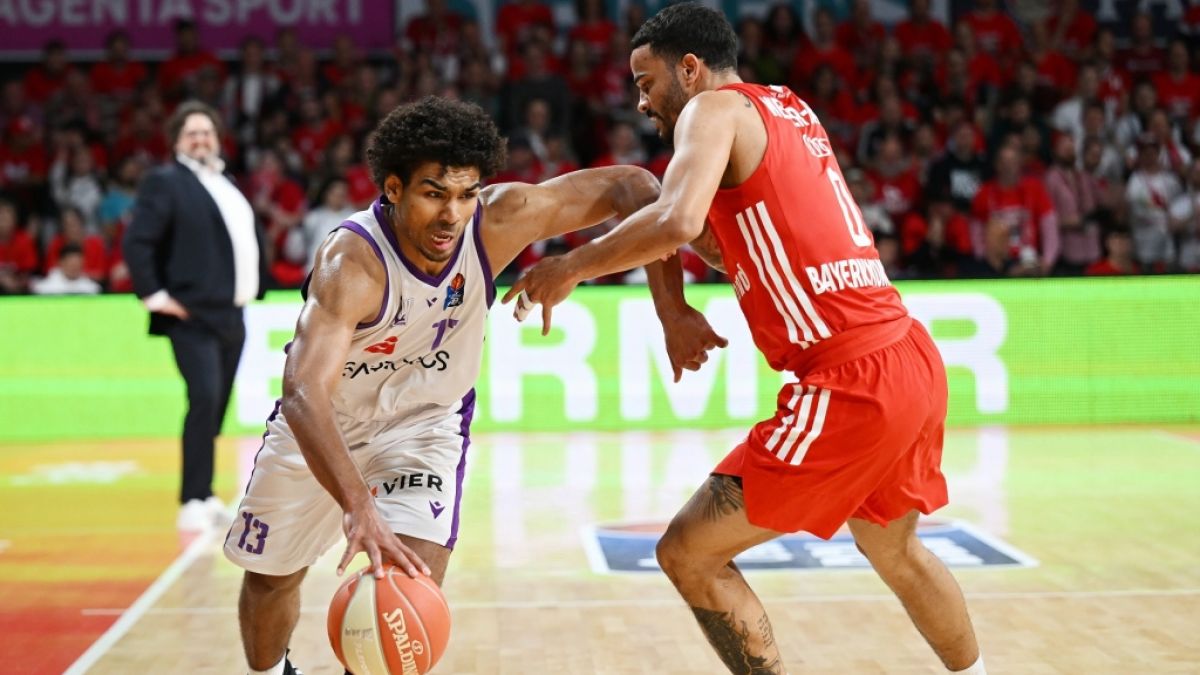 Mark Smith (l.) im Trikot der BG G&ouml;ttingen (Archivbild, 2023). (Foto)