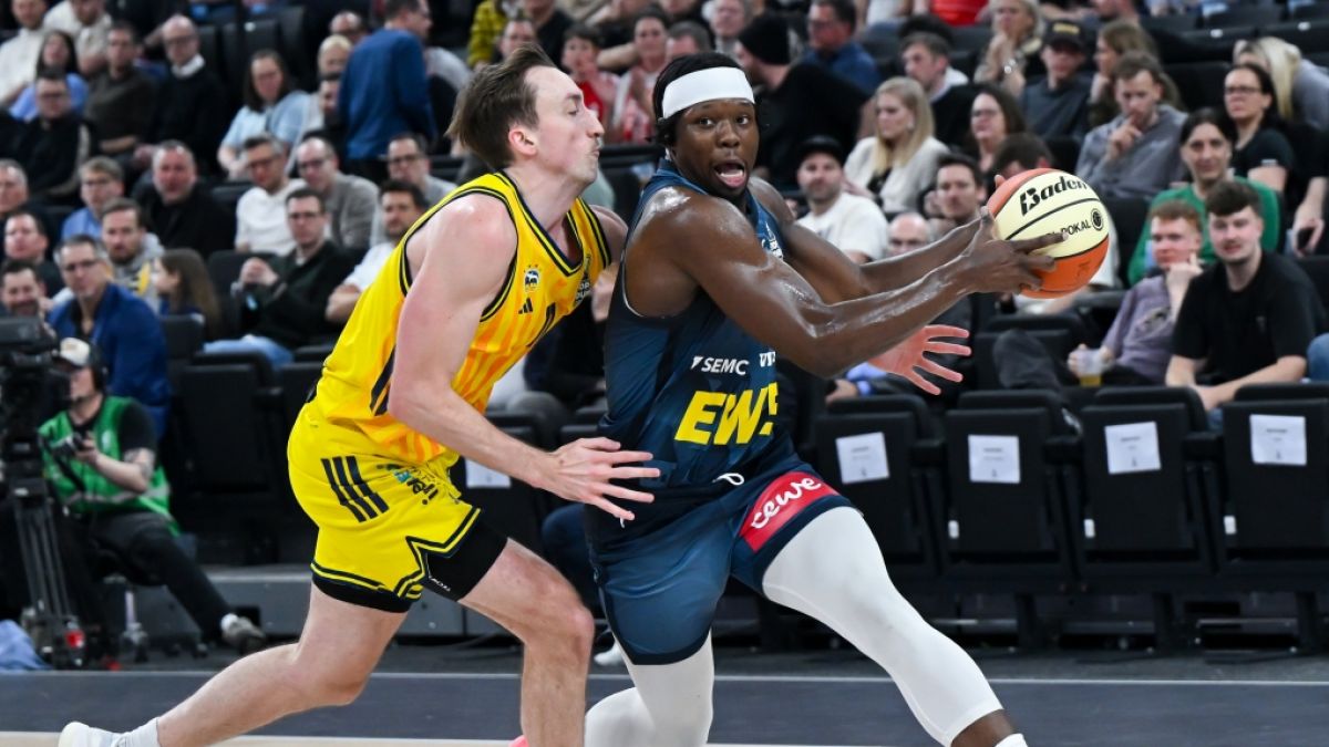 Brian Fobbs (r.) in Aktion (Archivbild, 2026). (Foto)