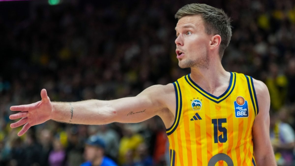 Martin Hermannsson im gelben Trikot von ALBA Berlin (Archivbild, 2025). (Foto)