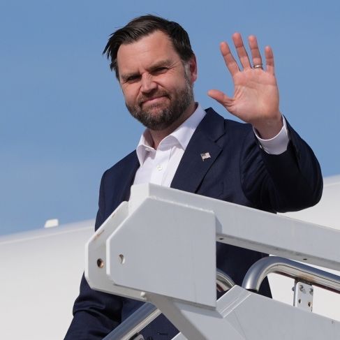 Er wusste plötzlich nicht weiter - Trump-Vize musste Rede stoppen