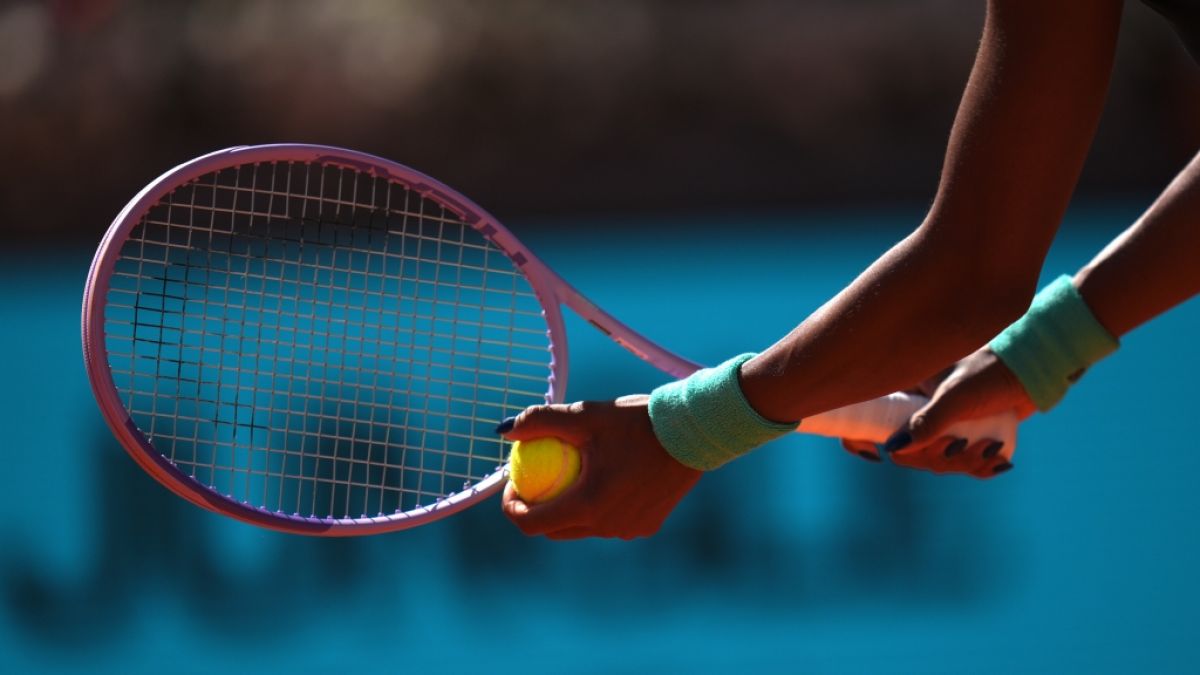 Tennis: WTA-Tour, Madrid Open, Einzel, Frauen, Gauff (USA) - Noskova (Tschechein). Coco Gauff schl&auml;gt auf, am 27.04.2026. (Symbolbild) (Foto)