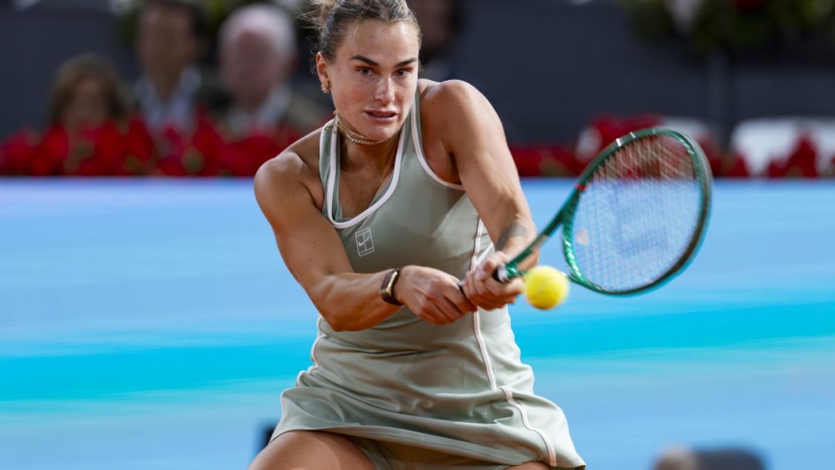 Tennis: ATP-Tour - Mutua Madrid Open, Damen, Einzel, Viertelfinale: Aryna Sabalenka spielt eine R&uuml;ckhand, am 28.04.2026. (Symbolbild) (Foto)