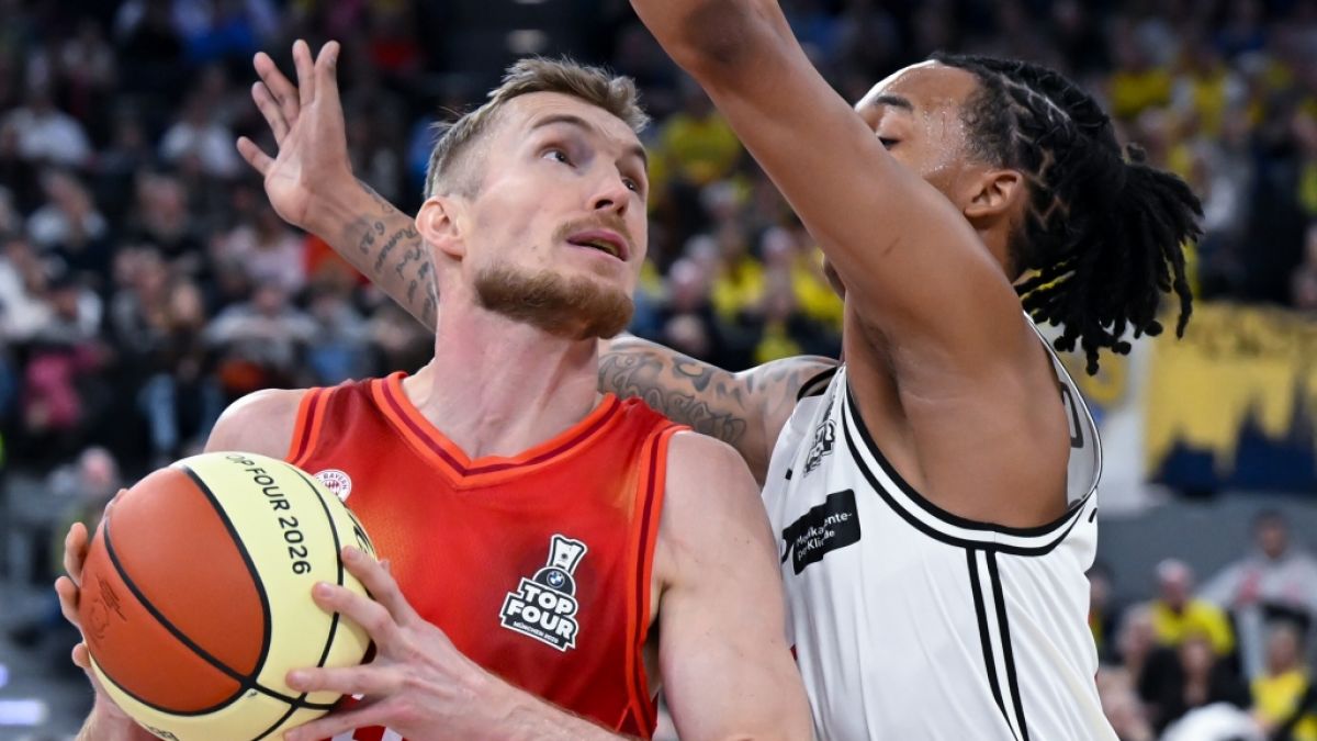 Niels Giffey (l.) im Trikot von FC Bayern M&uuml;nchen Basketball (Archivbild, 2026). (Foto)