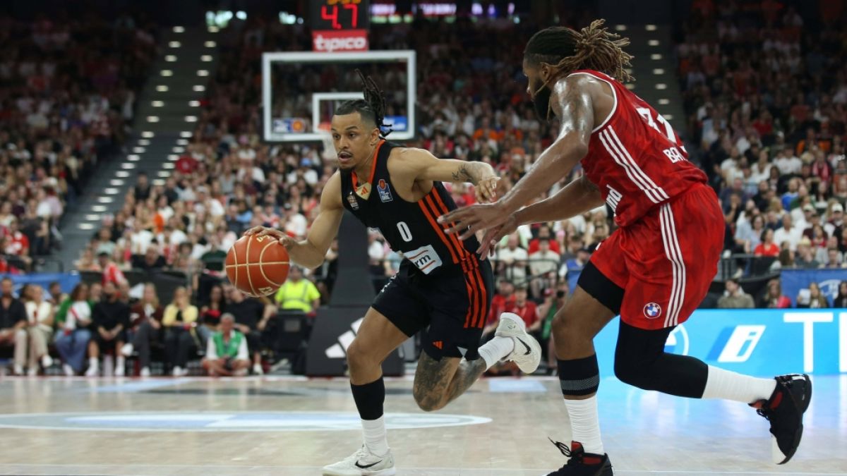 Nelson Weidemann (l.) im Trikot von ratiopharm ulm (Archivbild, 2025). (Foto)