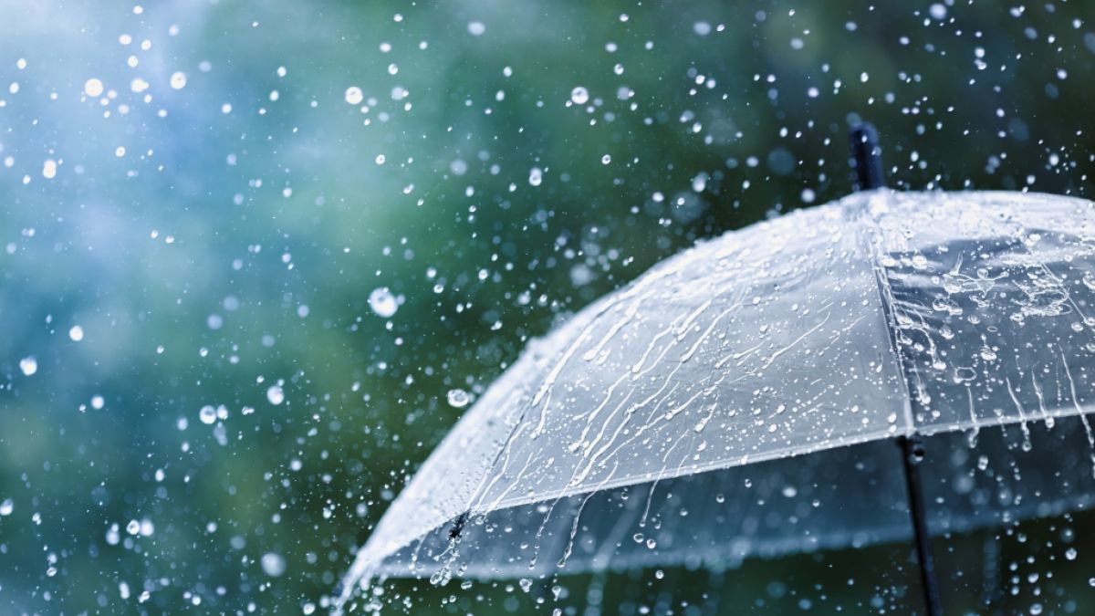 Noch steckt Deutschland im Regenchaos fest, doch p&uuml;nktlich zum Wochenende kehrt das fr&uuml;hsommerliche Wetter zur&uuml;ck. (Foto)