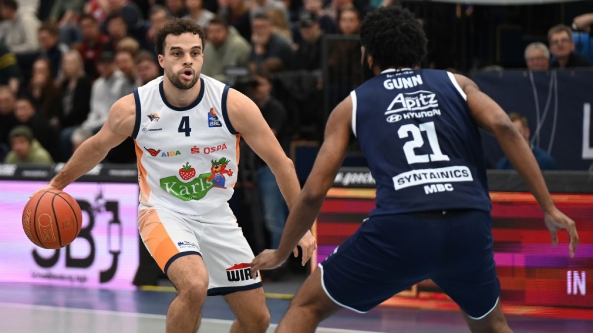 Elias Baggette (l.) im Trikot der Rostock Seawolves (Archivbild, 2026). (Foto)
