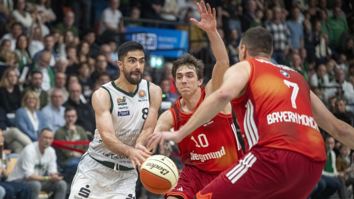 Behnam Yakhchali (l.) im Trikot der Gladiators Trier (Archivbild, 2025). (Foto)