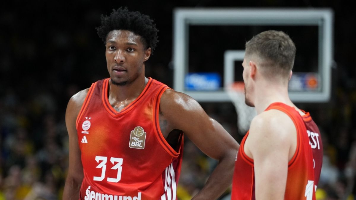 David McCormack (l.) im Trikot von FC Bayern M&uuml;nchen Basketball (Archivbild, 2025). (Foto)