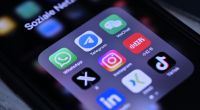 Auf Plattformen wie Instagram und Facebook finden sich immer häufiger Fake-Accounts, die für rechtsextreme Inhalte werben.