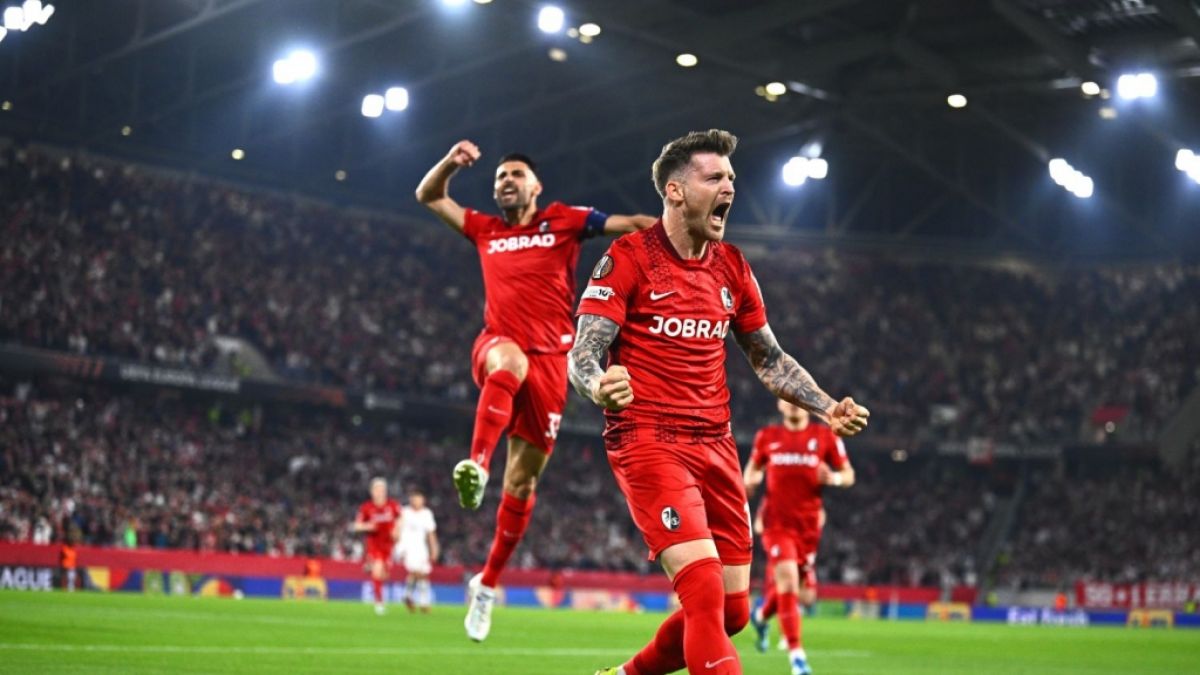 Der SC Freiburg jubelt nach dem Sieg gegen Sporting Braga. (Foto)