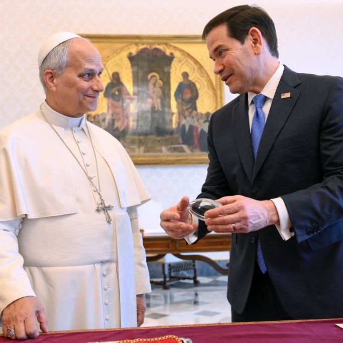 US-Außenminister blamiert sich mit Peinlich-Präsent für den Papst