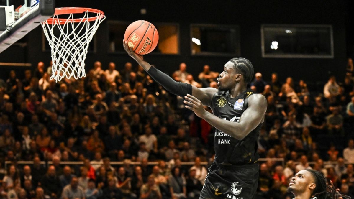 Barra Njie beim Korbleger (Archivbild, 2025). (Foto)