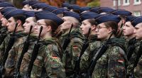 Einige der frisch gemusterten Rekruten befinden sich bereits jetzt im Dienst.