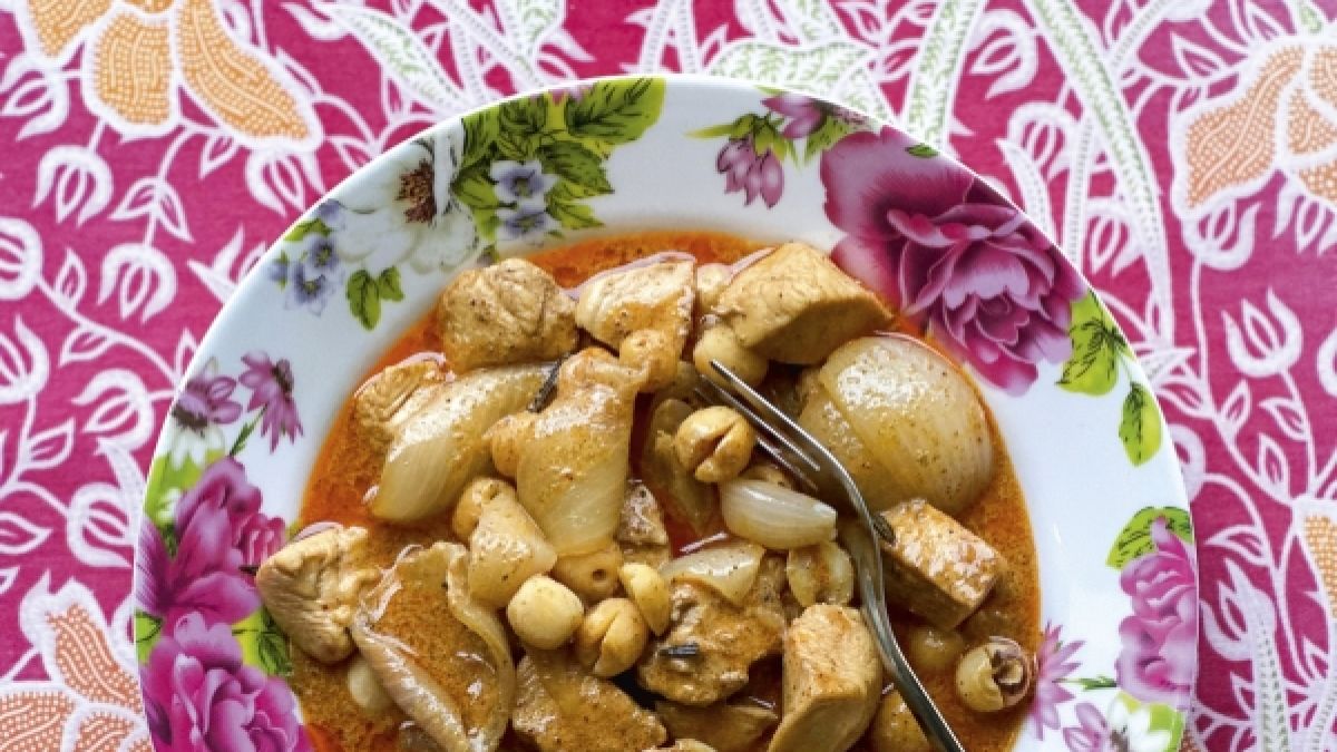 Massaman-Curry mit Lotossamen und Rindfleisch (Foto)