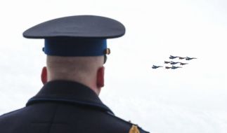 Russische Militärjets überfliegen die Militärparade zum Tag des Sieges in Moskau.