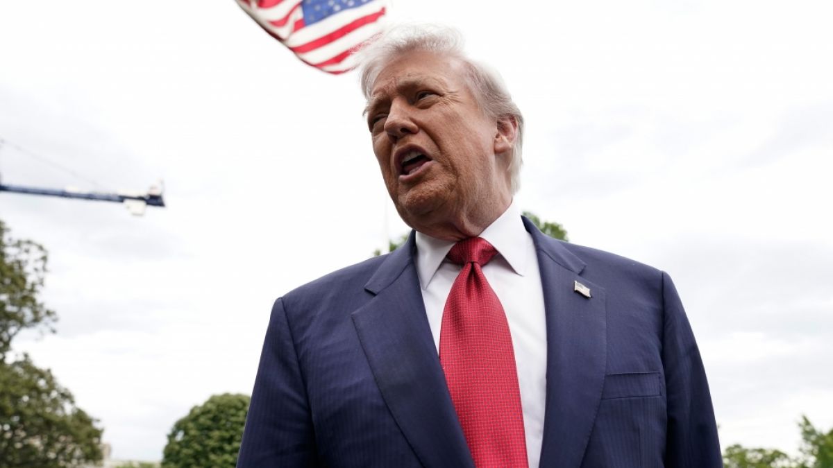 Donald Trump zerrt den ehemaligen Direktor des FBI, James Comey, vor Gericht. Ein Foto mit Muscheln war der Ausl&ouml;ser. Der Vorwurf: eine geheime Morddrohung. (Foto)