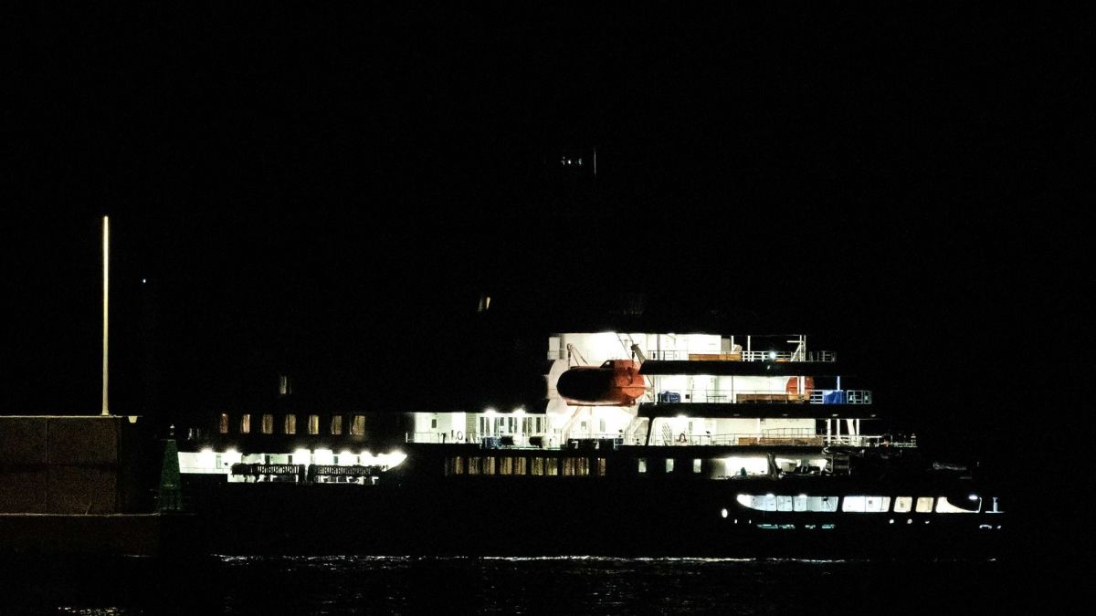 Das niederl&auml;ndische Kreuzfahrtschiff "MV Hondius" ist in Teneriffa eingetroffen (Foto)