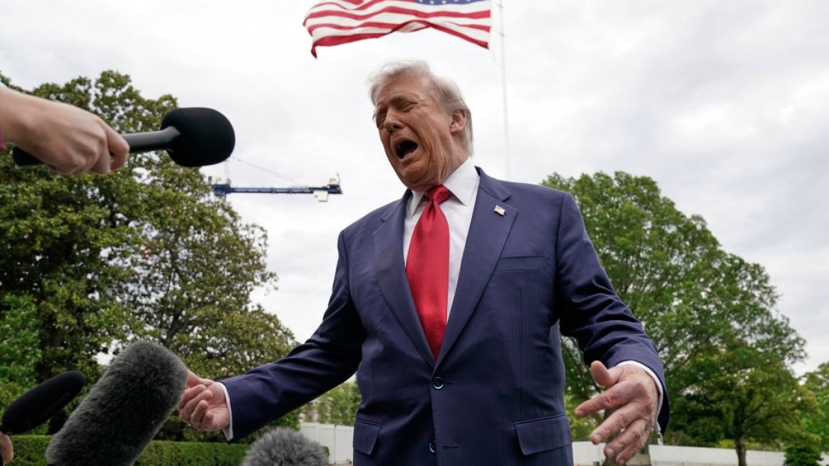 Donald Trump hat sich mit einem KI-Foto blamiert. (Foto)
