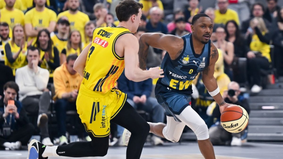 Kyle Lofton (r.) im Trikot der EWE Baskets Oldenburg (Archivbild, 2026). (Foto)