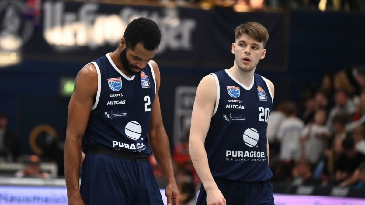 Perttu Blomgren (r.) im SYNTAINICS-Trikot neben Mitspieler Andrew Harrison (Archivbild, 2026). (Foto)