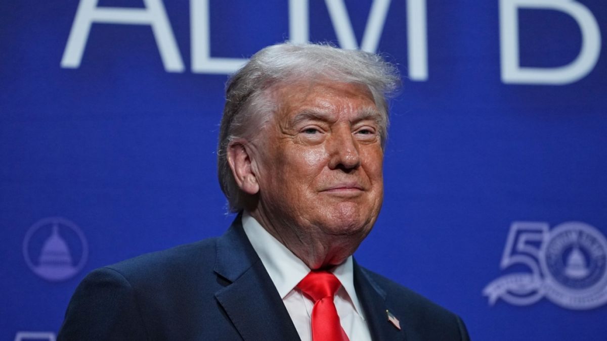 Eigenen Angaben zufolge spendet Donald Trump sein komplettes Pr&auml;sidentengehalt f&uuml;r die Erhaltung des Wei&szlig;en Hauses. (Foto)