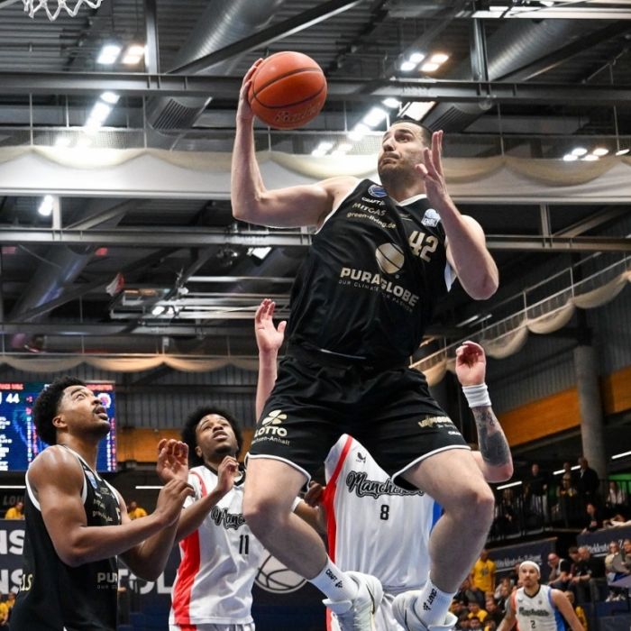 Statistiken und Steckbrief des Power Forwards des SYNTAINICS MBC