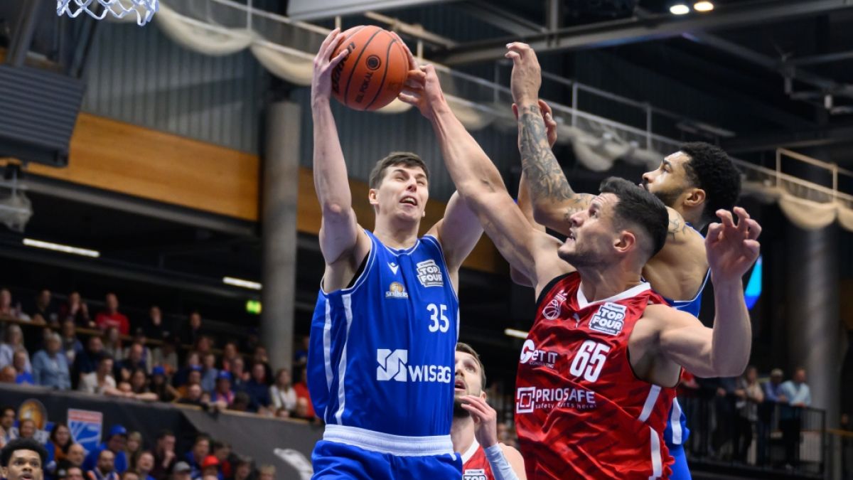 Jacob Knauf (l.) im Trikot der SKYLINERS (Archivbild, 2025). (Foto)