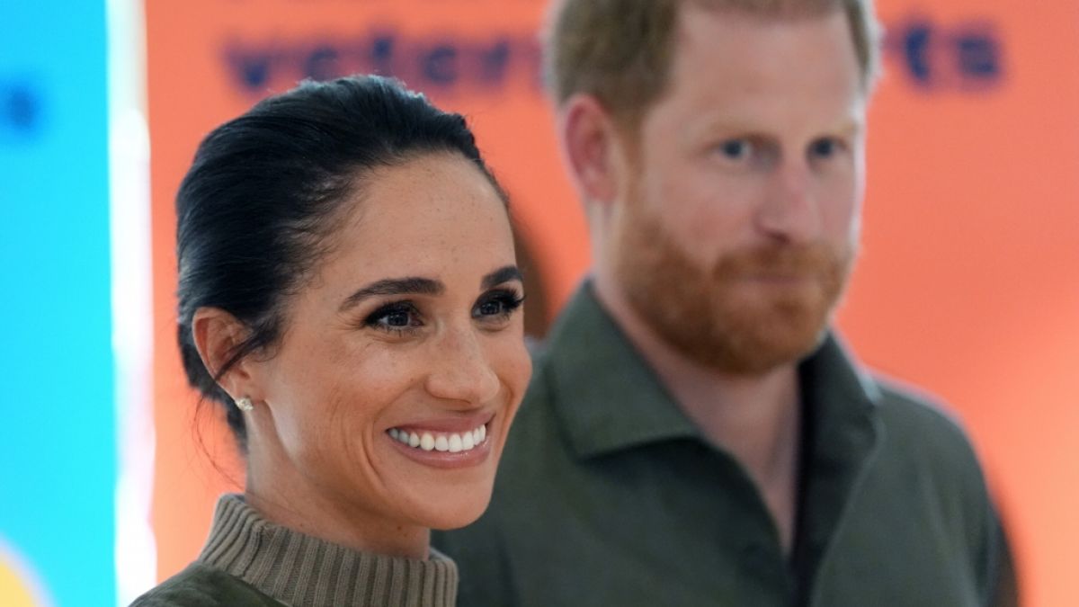 Wie frisch ist das Liebesgl&uuml;ck bei Prinz Harry und Meghan Markle nach acht Ehejahren? Royals-Insider Dickie Arbiter zieht ein bitteres Fazit. (Foto)