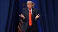 Vor den Zwischenwahlen im November geraten die US-Republikaner zunehmend unter Druck - und Donald Trump schweigt eisern dazu, ob er seine Partei mit 300 Millionen US-Dollar unterstützt.