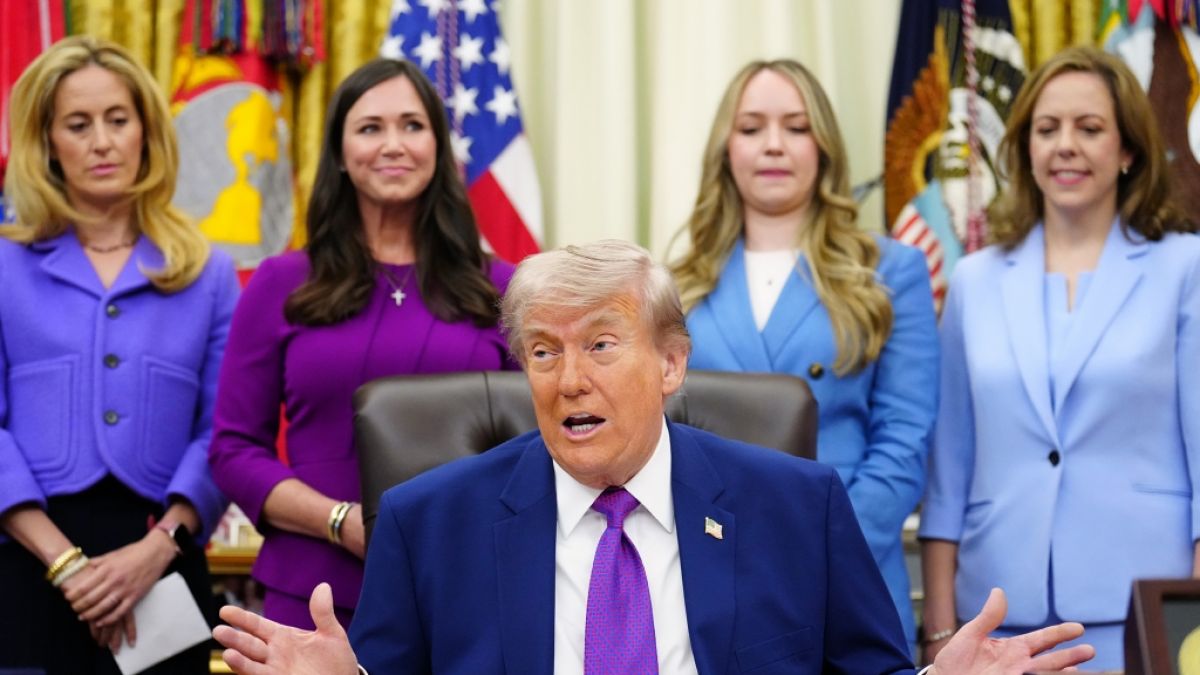 Donald Trump spricht im Oval Office des Wei&szlig;en Hauses auf einer Veranstaltung zur Gesundheitsversorgung von M&uuml;ttern. (Foto)