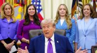 Donald Trump spricht im Oval Office des Weißen Hauses auf einer Veranstaltung zur Gesundheitsversorgung von Müttern.