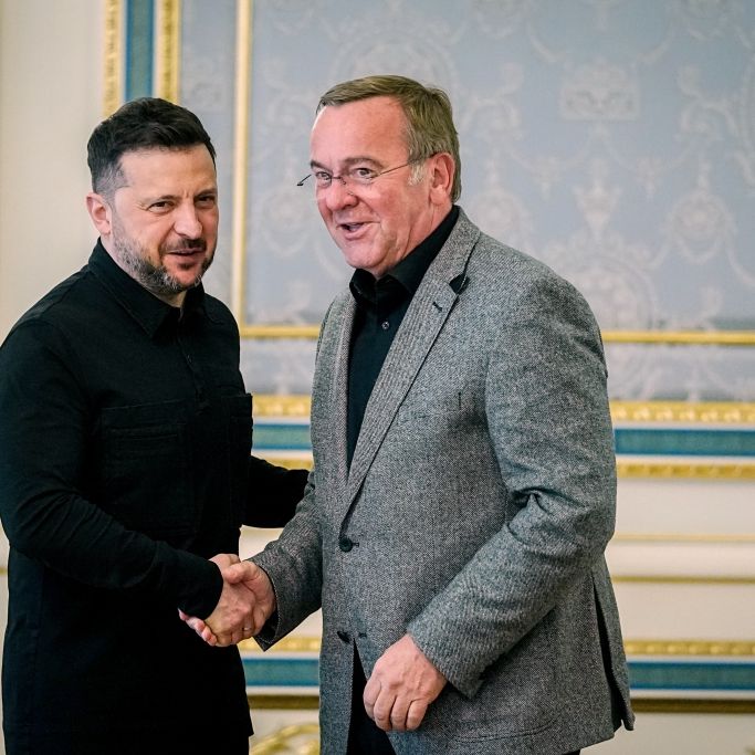 Verteidigungsminister schießt in Kiew gegen Kremlchef Wladimir Putin