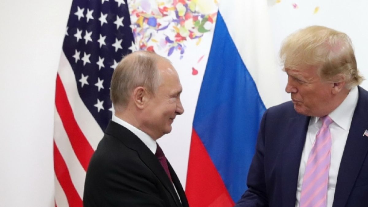 Die Ukraine bef&uuml;rchtet einen ung&uuml;nstigen Friedensdeal zwischen Wladimir Putin (li.) und Donald Trump (Symbolbild). (Foto)