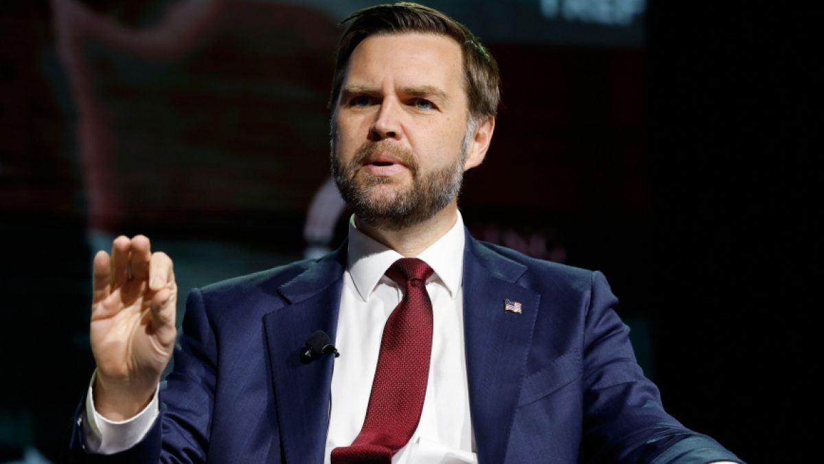 JD Vance musste bei einem Trump-Termin im Publikum sitzen. (Foto)