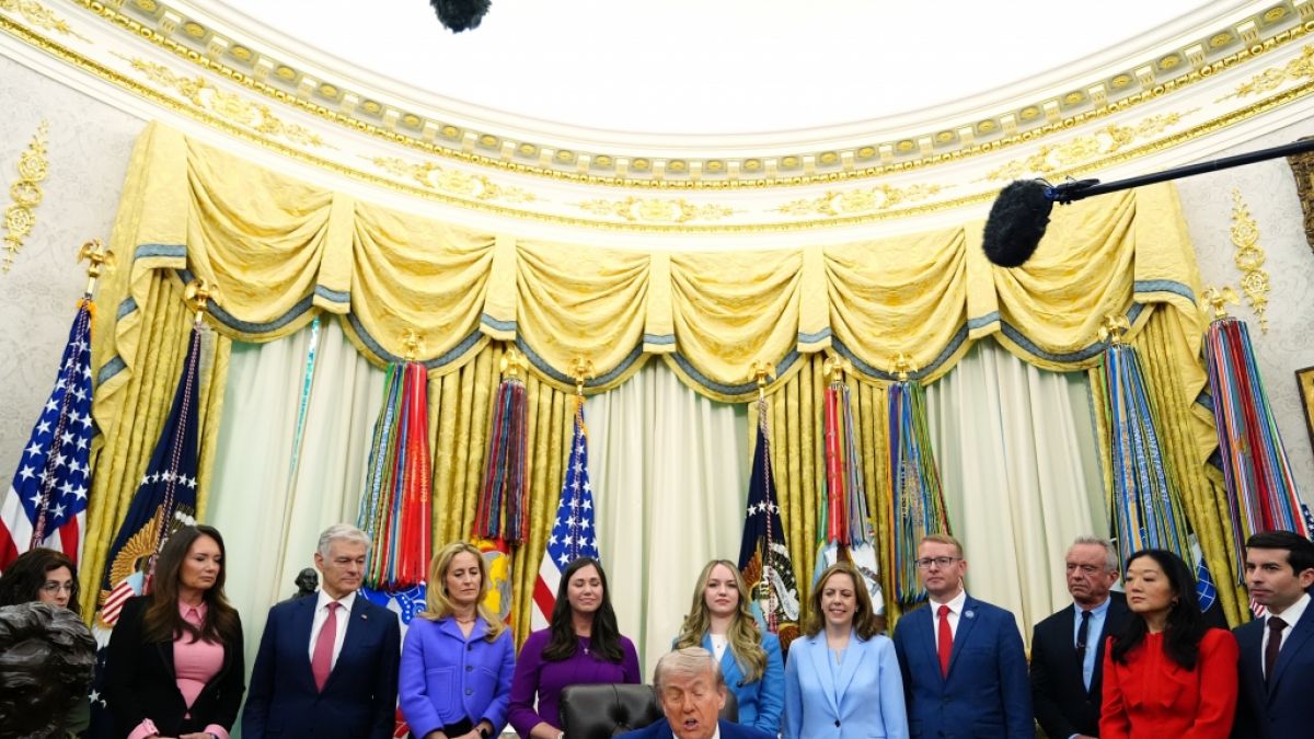 Trump spricht vor &Auml;rzten &uuml;ber "Trump-Wahnsinn" - Clip sorgt f&uuml;r Diskussionen&nbsp; (Foto)