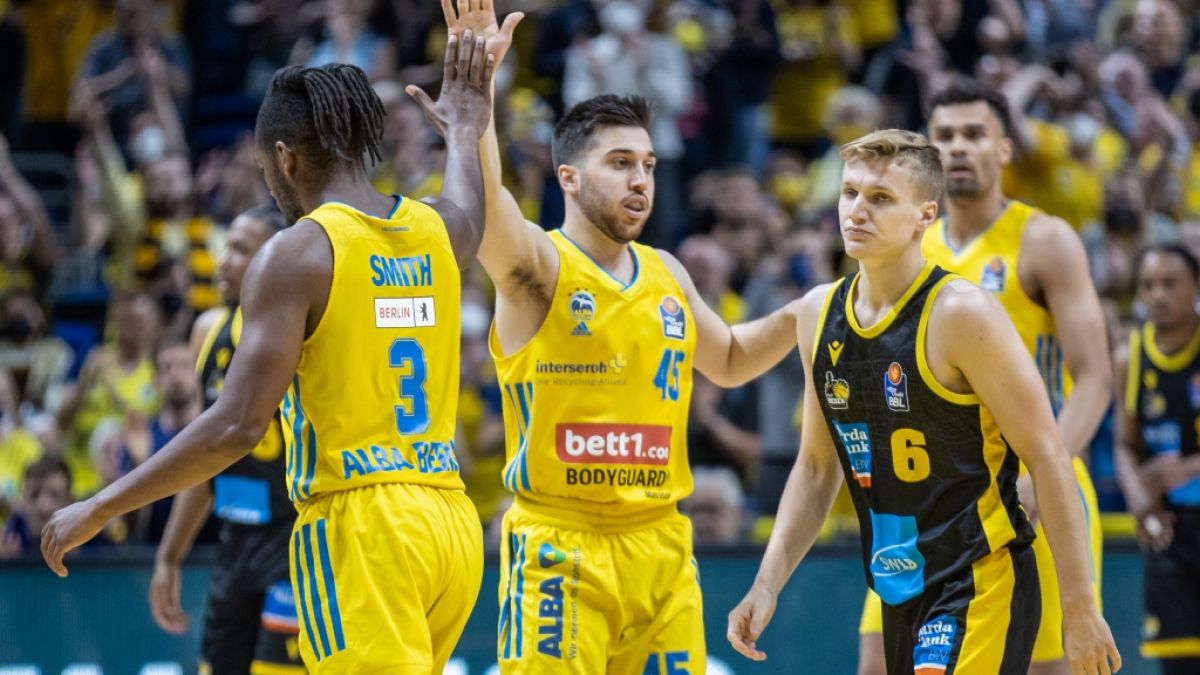 Johannes Patrick (r.) im Trikot der MHP Riesen Ludwigsburg (Archivbild, 2022). (Foto)
