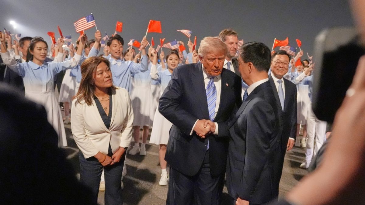 Bei seiner Ankunft in Peking machte Donald Trump keine besonders gute Figur. (Foto)