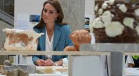 Prinzessin Kate macht sich während ihrer Italien-Reise über das kreative Arbeiten mit Ton schlau...