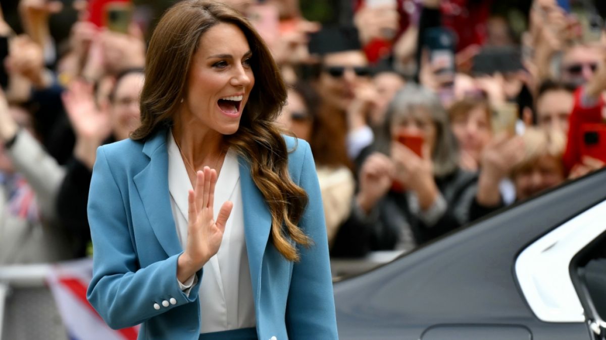 Alle lieben Kate: Zum Auftakt ihrer zweit&auml;gigen Italienreise wurde die Prinzessin von Wales wie ein Superstar begr&uuml;&szlig;t. (Foto)