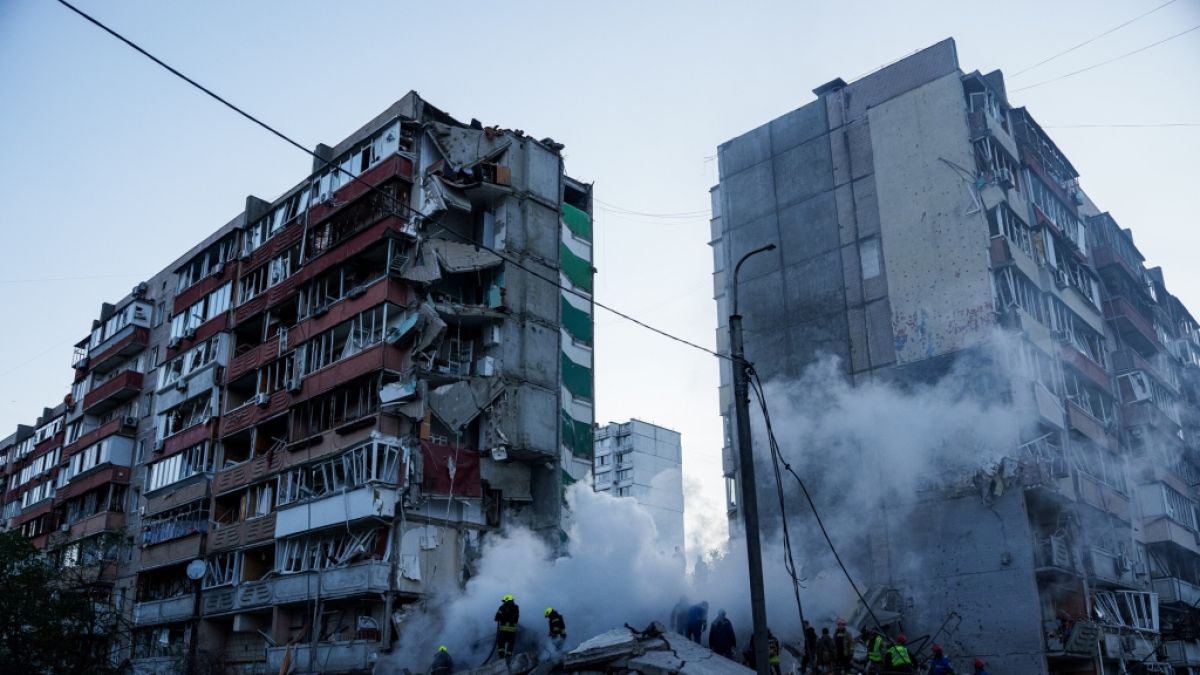 Ein zerst&ouml;rtes Wohnhaus nach einem russischen Raketenangriff in der Ukraine. (Foto)