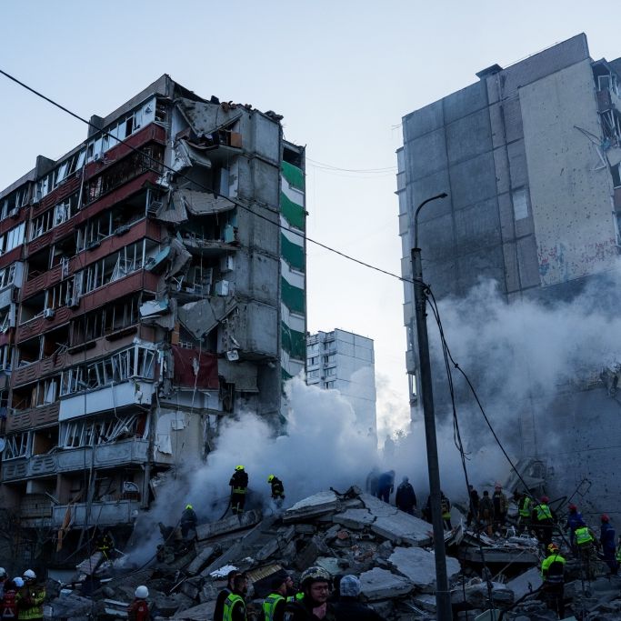 Ein zerstörtes Wohnhaus nach einem russischen Raketenangriff in der Ukraine.