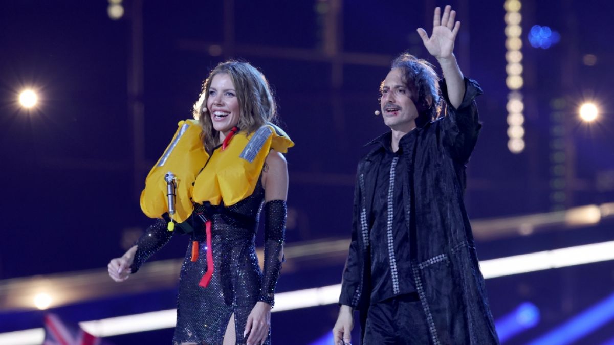 Ein Mast ins Gesicht, eine Wasserdusche und ein B&uuml;hnenbrand &ndash; Victoria Swarovski und Michael Ostrowski wollten beim ESC-Halbfinale f&uuml;r Lacher sorgen, doch stattdessen hagelte es Kritik. (Foto)
