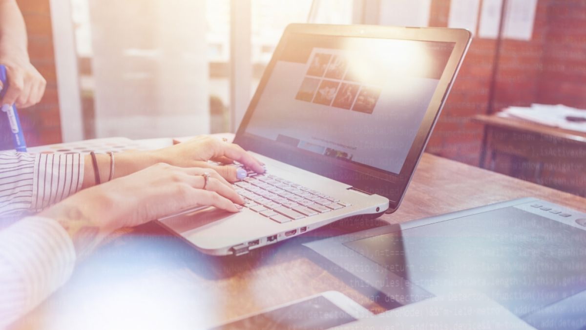 Mit Wix lassen sich ganz einfach Domains kaufen und verwalten. (Foto)