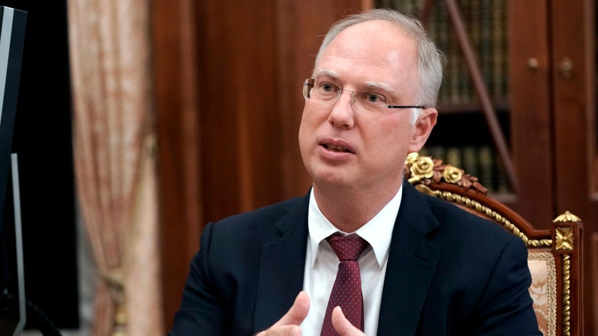 Kirill Dmitriev, Generaldirektor des russischen Direktinvestitionsfonds, gestikuliert w&auml;hrend eines Gespr&auml;chs mit dem russischen Pr&auml;sidenten Putin im Kreml. (Foto)
