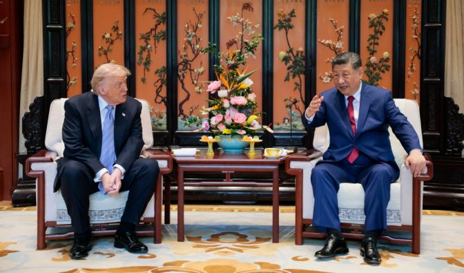 "Wie ein gedemütigtes Kind!" Verhöhnt Xi Jinping hier den US-Präsidenten? Donald Trump