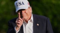 Statt zur Gebetsrunde ging Donald Trump lieber golfen.