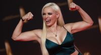 Daniela Katzenberger zeigt stolz ihre Muckies.