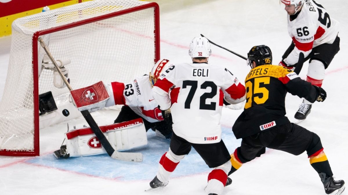 Gegen die Schweiz f&auml;hrt Deutschland eine historische 1:6-Niederlage ein. Nun m&uuml;ssen sie in allen vier Spielen punkten. (Foto)