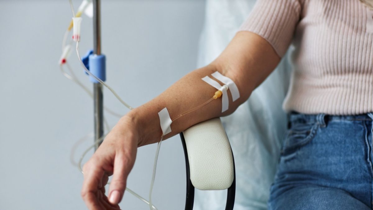Die Vitamininfusionen gehen direkt in die Blutbahn - doch echten Nutzen bringen sie nicht. (Foto)